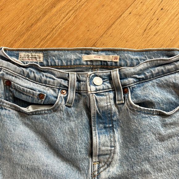 Levi’s - Picture 2 of 3